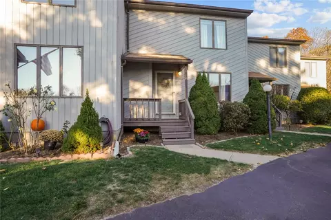8 Kristee Cir, West Warwick, RI 02893