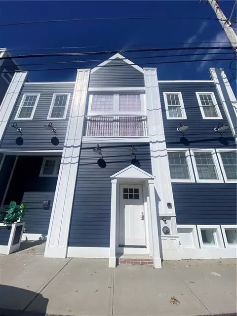 38 Dr Marcus F Wheatland Blvd, Newport, RI 02840