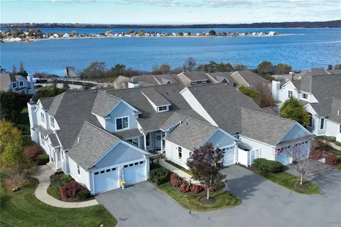 301 Village Rd, Tiverton, RI 02878