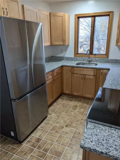 6 Beacon St, Westerly, RI 02891 photo 3