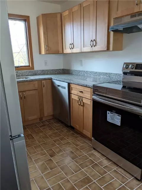6 Beacon St, Westerly, RI 02891 photo 2