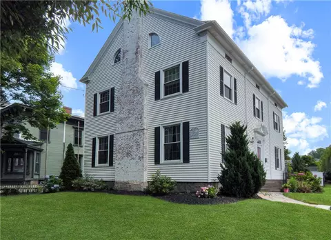 30 Elm St, Westerly, RI 02891