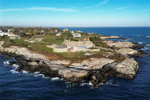 61 Ledge Rd #H, Newport, RI 02840