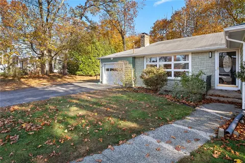 24 Craig Rd, Warwick, RI 02886 photo 3