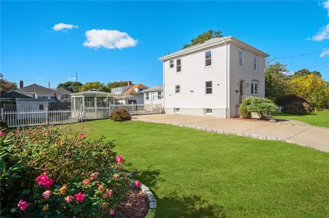 17 Elder Ave, East Providence, RI 02915