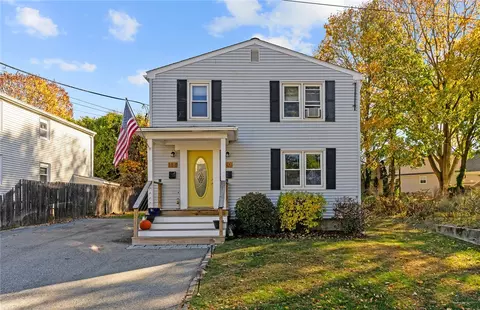 18 Inglewood Rd, East Providence, RI 02914