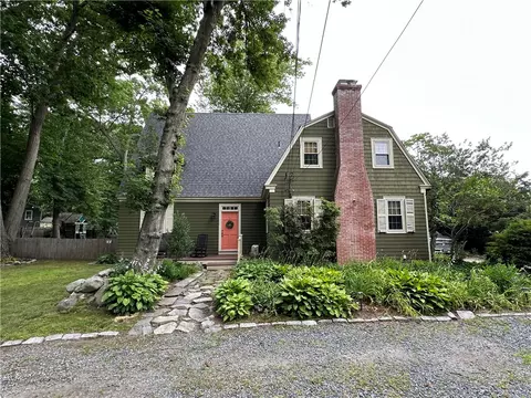 276 Pawtucket Ave, East Providence, RI 02916