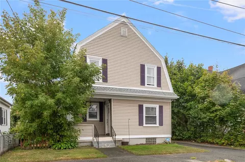 106 Oakdale Ave, Pawtucket, RI 02860