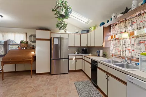 60 Welles St, Woonsocket, RI 02895 photo 12