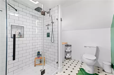 Bath - 148 Stone Ave, Warwick, RI 02889 photo 4 of 5