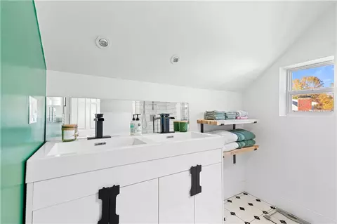 Bath - 148 Stone Ave, Warwick, RI 02889 photo 5 of 5