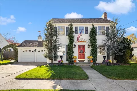 50 Betsey Williams Dr, Cranston, RI 02905