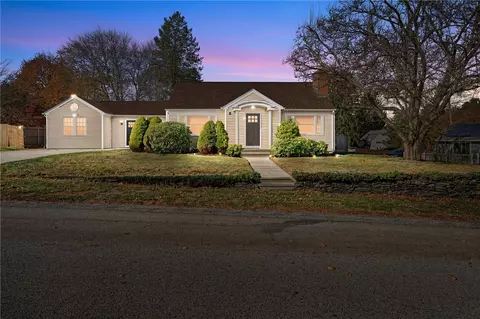 24 Barnes St, Smithfield, RI 02828