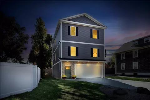 71 Wood St, Warren, RI 02885