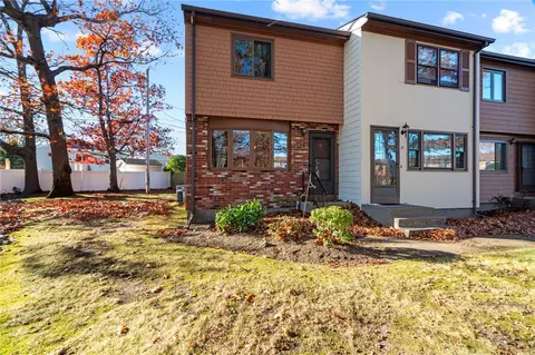 275 Grotto Ave #9, Pawtucket, RI 02860