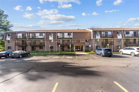 752 Quaker Ln #202C, East Greenwich, RI 02818