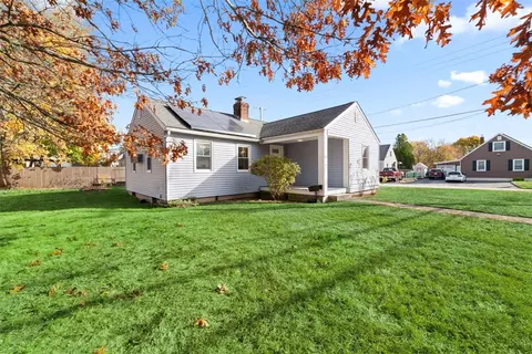 201 Strawberry Field Rd, Warwick, RI 02886