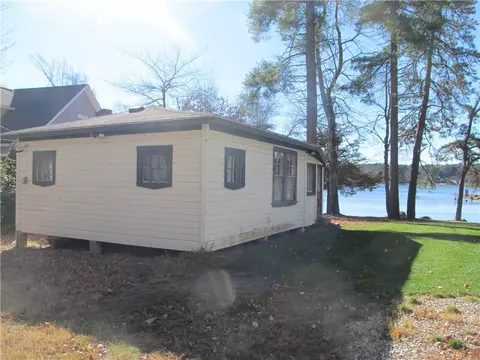 4 Malvina Ln, Burrillville, RI 02859