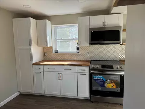 17 Granger Ct, Warwick, RI 02889 photo 2