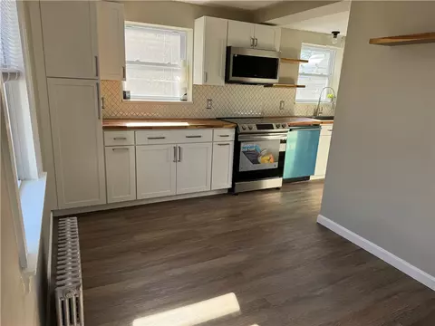 17 Granger Ct, Warwick, RI 02889 photo 3