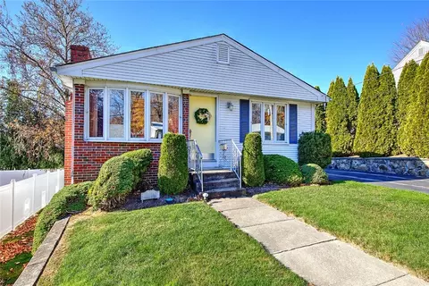 102 Walnut St, Johnston, RI 02919