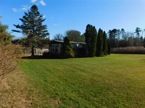 50 Bank St, Hopkinton, RI 02832