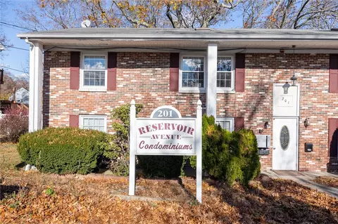 201 Reservoir Ave #3, Lincoln, RI 02865