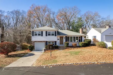 18 Roslyn Ave, Cranston, RI 02910