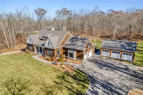 236 Tomaquag Rd, Ashaway, RI 02804