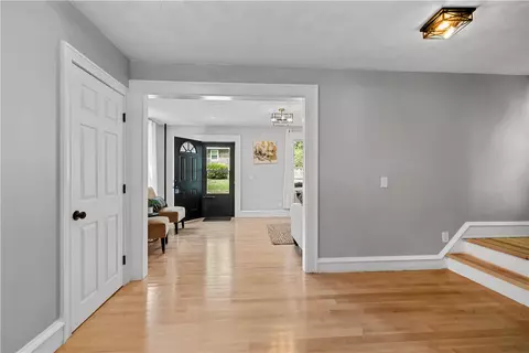 Entry Way - 12 Beach St, Warren, RI 02885 photo 8 of 9
