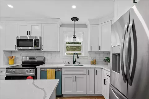 Kitchen - 12 Beach St, Warren, RI 02885 photo 2 of 4