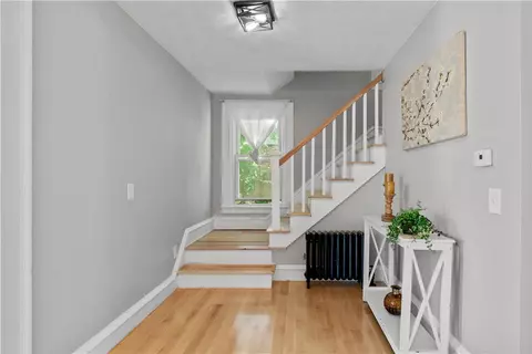Entry Way - 12 Beach St, Warren, RI 02885 photo 5 of 9