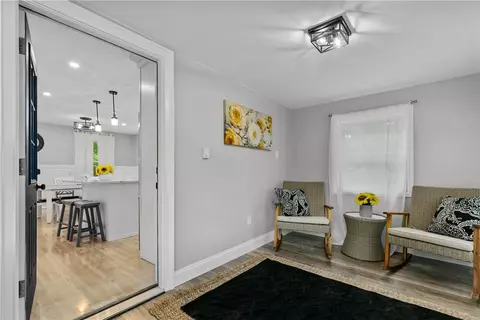 Entry Way - 12 Beach St, Warren, RI 02885 photo 6 of 9