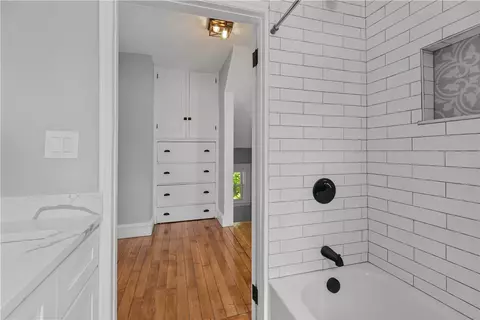 Bath - 12 Beach St, Warren, RI 02885 photo 2 of 3