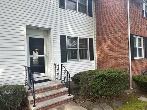 108 Forestwood Dr, North Providence, RI 02904