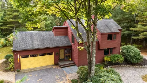 107 Shannock Rd, South Kingstown, RI 02879