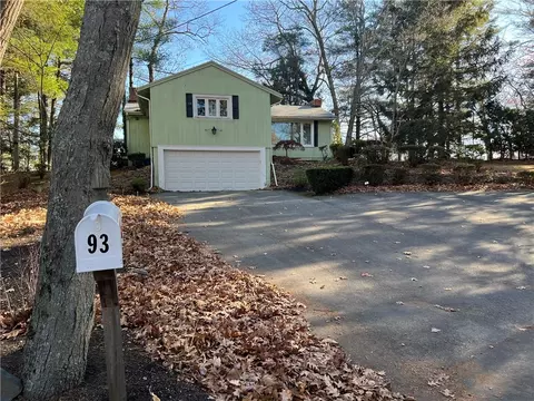 93 Coolridge Rd, Johnston, RI 02919