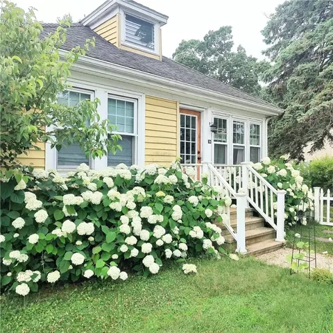 36 Pine Crest Dr, East Providence, RI 02915
