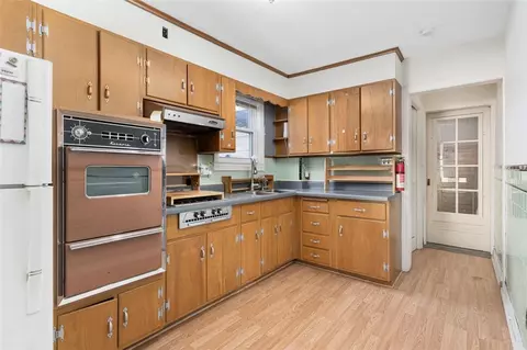 70 Vanderbilt Rd, Warwick, RI 02886 photo 5