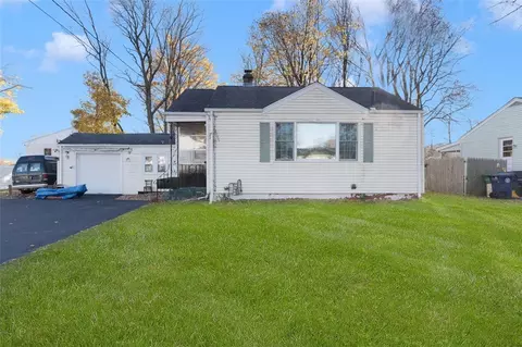 70 Vanderbilt Rd, Warwick, RI 02886
