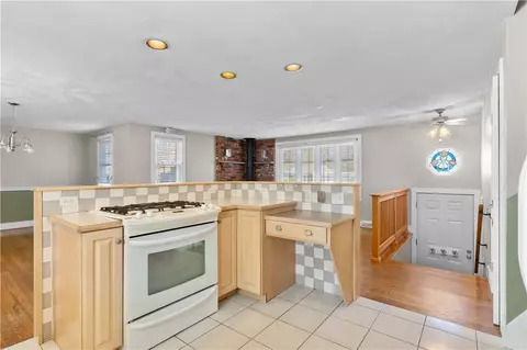 61 Kerri Lyn Rd, Warwick, RI 02889 photo 5
