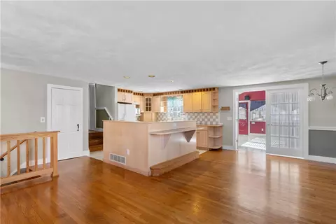 61 Kerri Lyn Rd, Warwick, RI 02889 photo 6