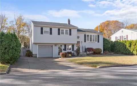 61 Kerri Lyn Rd, Warwick, RI 02889 photo 2
