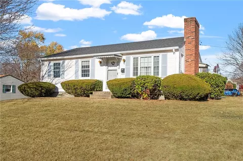 211 Knollwood Dr, Woonsocket, RI 02895
