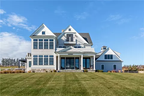 483 Vanderbilt Ln, Portsmouth, RI 02871