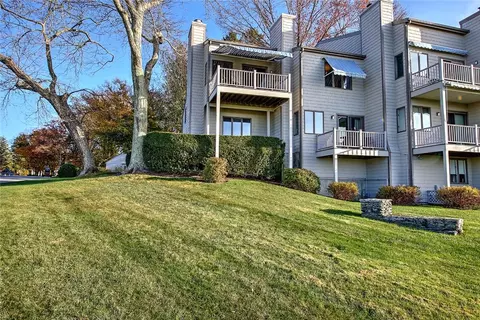 273 N Farm Dr, Bristol, RI 02809
