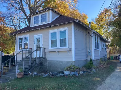 125 Shawomet Ave, Warwick, RI 02889