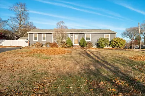 69 Hilton Rd, Warwick, RI 02889