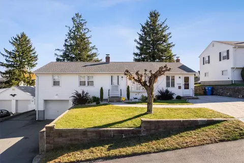 30 Tilden St, Cranston, RI 02920