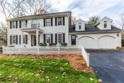 21 Aspen Ln, Smithfield, RI 02828